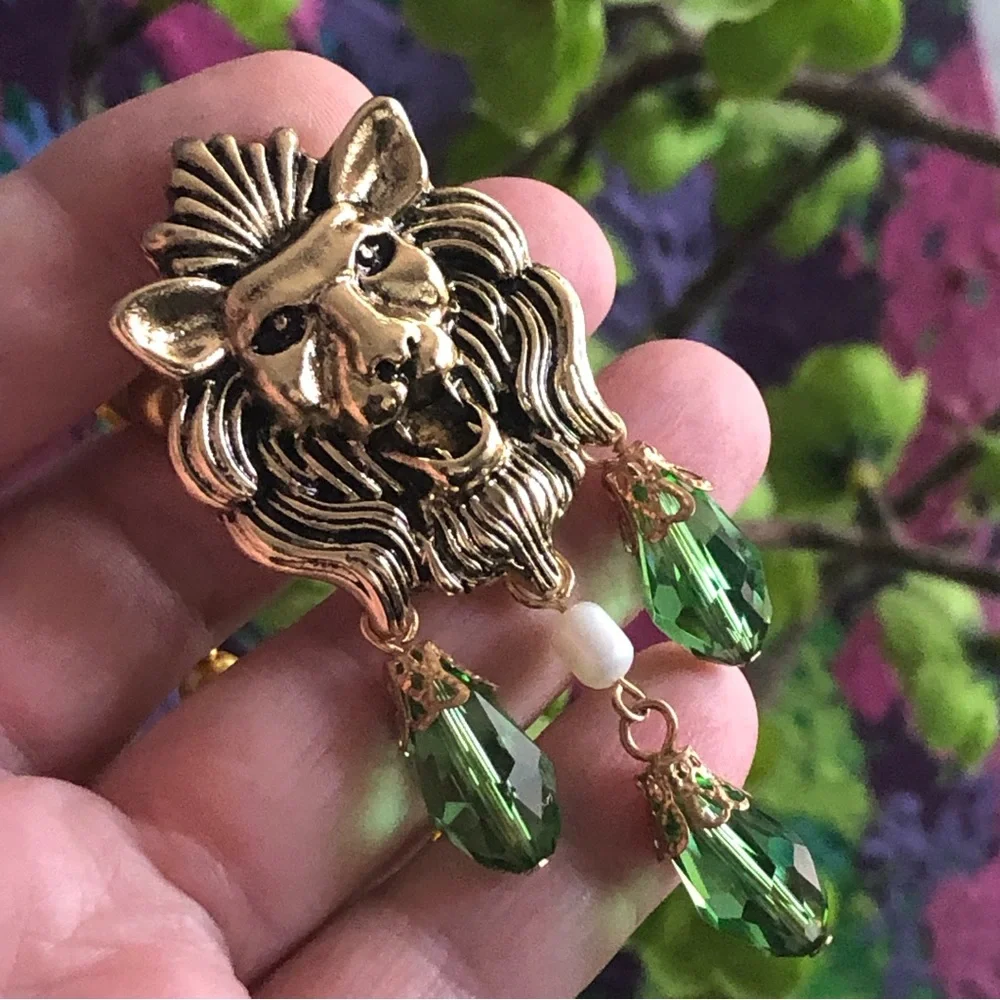 Handcrafted repurpose growling lion crystal pendant Czech glass Pearl necklace